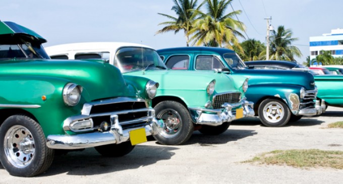 Cuba aprueba compra-venta de autos a particulares
