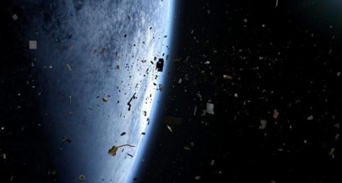 Japón quiere retirar la basura espacial con un cable magnético