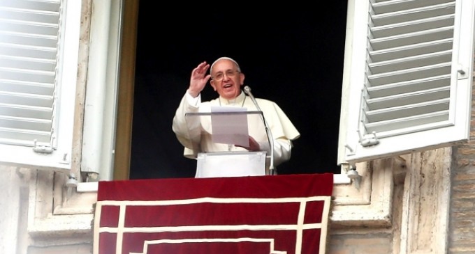 El Papa Francisco llama a la paz: «Hermanos y hermanas no a la guerra»