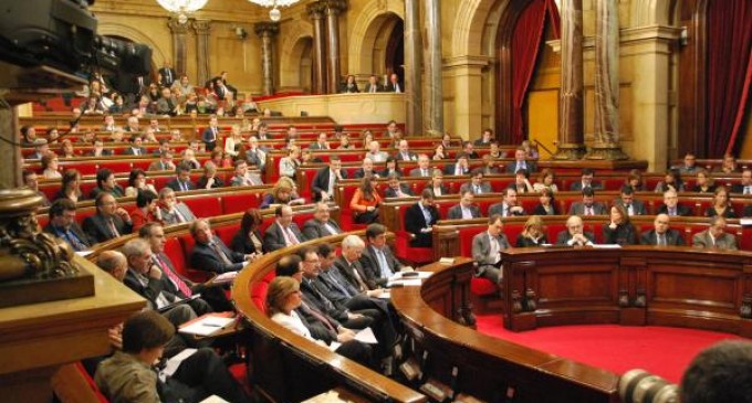 Parlamento de Cataluña aprueba ley para convocar consulta soberanista